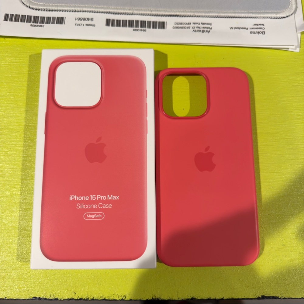 Apple iPhone 15 Pro Max Case - Vibrant Pink